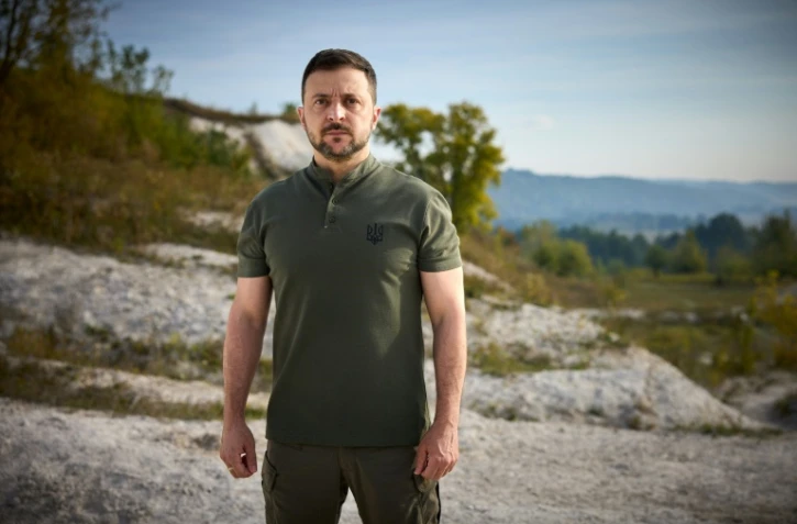 Le président ukrainien Volodymyr Zelensky s'adressant à ses compatriotes dans un message diffusé le 24 août 2024 