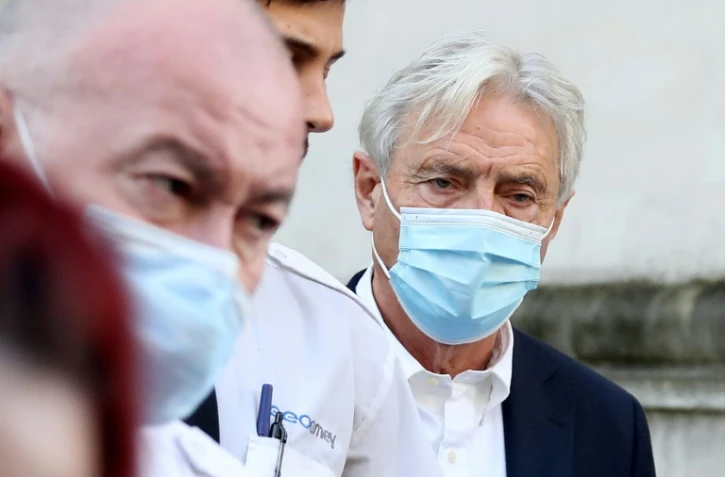 David Henderson à la sortie du tribunal de Cardiff le 12 novembre 2021 après sa condamnation à 18 mois de prison pour son rôle dans l'accident d'avion fatal au footballeur argentin Emiliano Sala