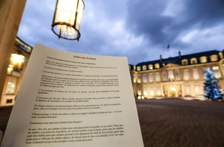 la "Lettre aux Français" écrite par le président Emmanuel Macron, le 14 janvier 2019 à l'Elysée, à Paris