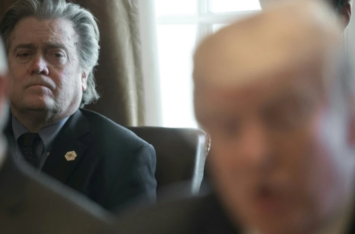 L'ancien conseiller de Donald Trump, Steve Bannon, écoute une conférence de presse du président américain à Washington, le 13 mars 2017