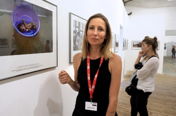 La photographe française Véronique de Viguerie, couronnée pour sa couverture de la guerre au Yémen du prix le plus prestigieux du festival international de photojournalisme, Visa pour l'image, le 6 septembre 2018 à Perpignan