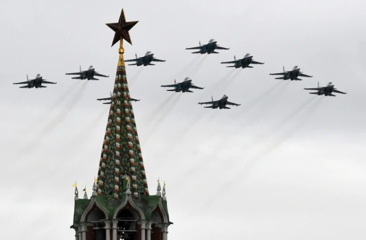 Parade aérienne de l'aviation russe au-dessus de Moscou, le 9 mai 2020, pour célébrer les 75 ans de la victoire sur l'Allemagne nazie