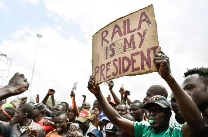 Des partisans de Raila Odinga l'écoutent dans un rassemblement à Nairobi le 18 octobre 2017