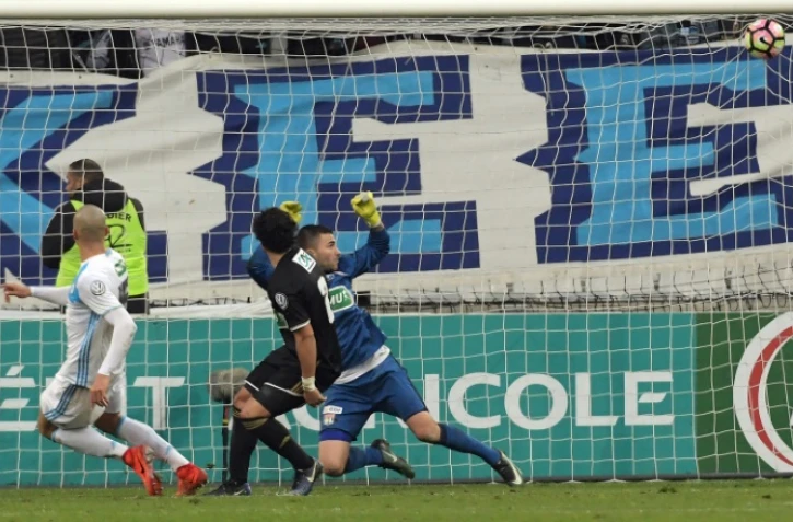 Le défenseur brésilien Doria inscrit le but de la victoire face à Lyon en Coupe de France, le 31 janvier 2017 au Vélodrome