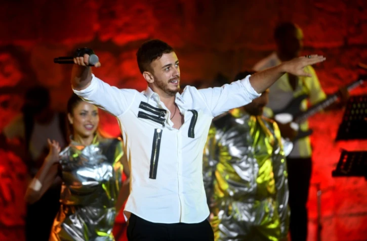 Le chanteur marocain  Saad Lamjarred se produit sur scène le 30 juillet 2016 lors du festival de Carthage en Tunisie