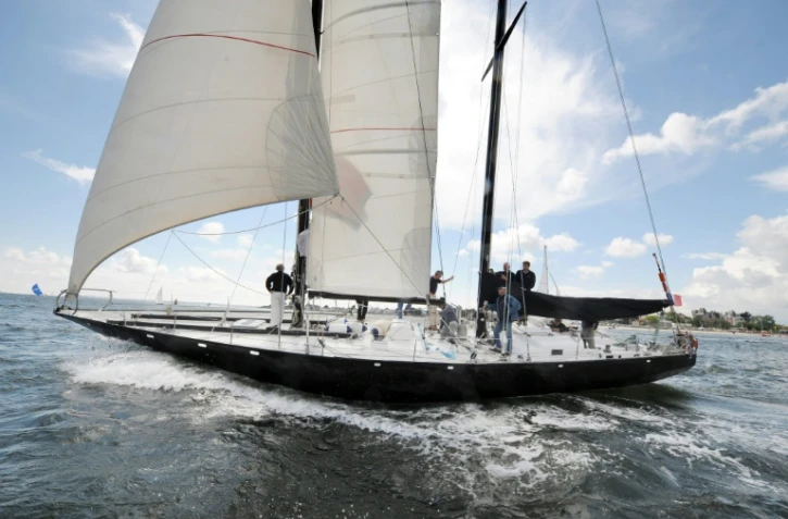 Les anciens équipiers d'Eric Tabarly, le 17 mai 2008, à bord du Pen Duick II à Lorient