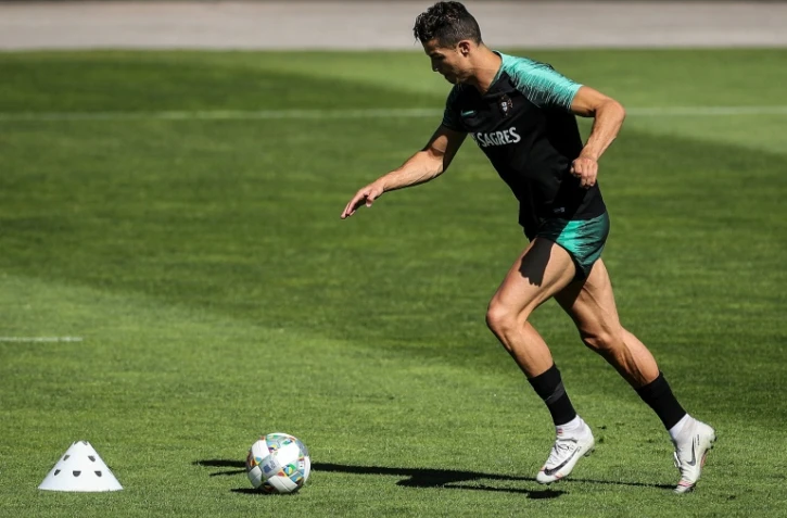 La star du foot portugais Cristiano Ronaldo lors d'une séance d'entraînement de la sélection portugaise à Oeiras, près de Lisbonne, le 29 mai 2019 