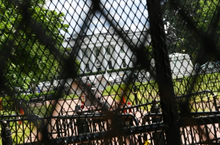 La Maison Blanche, vue derrière plusieurs rangées de grillages, à Washington, le 5 juin 2020