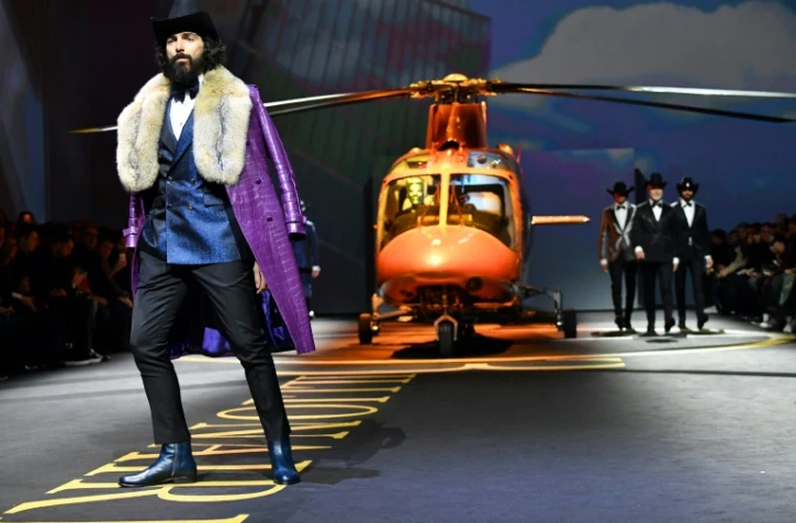 Création pour la maison Billionaire lors d'un défilé à Milan, le 16 janvier 2017