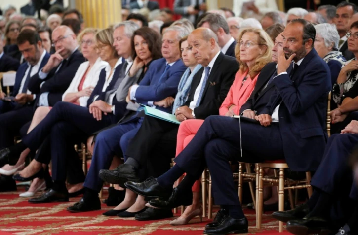 Les membres du gouvernement d'Edouard Philippe écoute le président français Emmanuel Macron lors de la conférence des ambassadeurs, à l'Elysée, le 27 août 2018