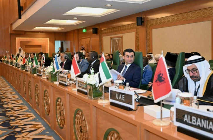 Des diplomates assistent à une session extraordinaire du Conseil des ministres des affaires étrangères des États membres de l'Organisation de la coopération islamique (OCI) à Djeddah, le 7 mars 2025 en Arabie saoudite