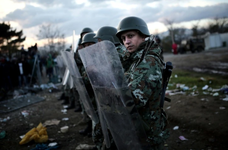 Des soldats macédoniens à la frontière grecque, le 26 novembre 2015