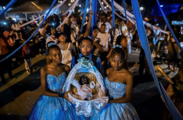 La statuette de l'enfant Jésus lors de la célébration de Noël par les communautés noires, le 18 février 2018 à Quinamayo, en Colombie