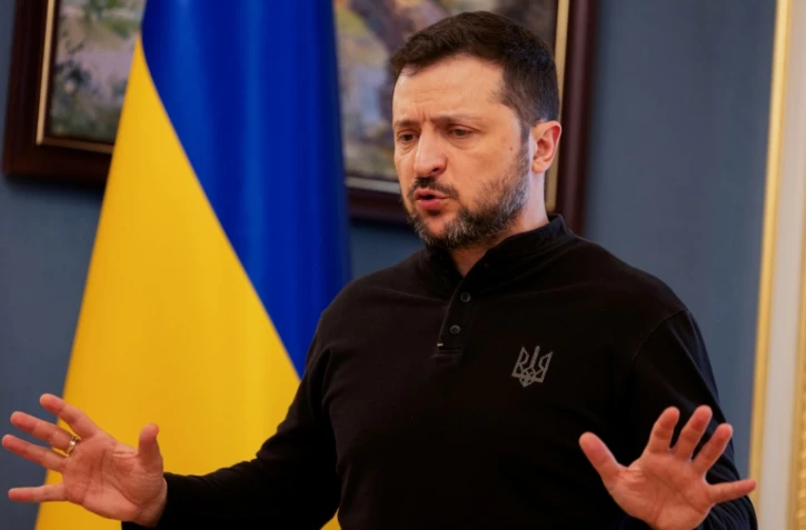 Le président ukrainien Volodymyr Zelensky s'exprime lors d'une conférence de presse le 19 février 2025 à Kiev