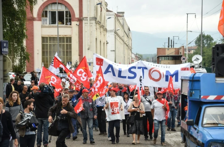 Manifestation de salariés d'Alstom devant le siège de la société le 15 septembre 2016 à Belfort