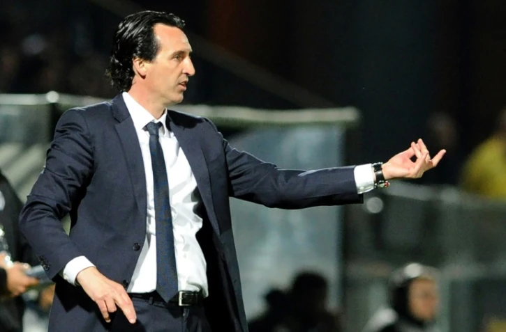 L'entraîneur du PSG Unai Emery donne des instructions lors du match face à Angers, le 14 avril 2017 au stade Raymond-Kopa
