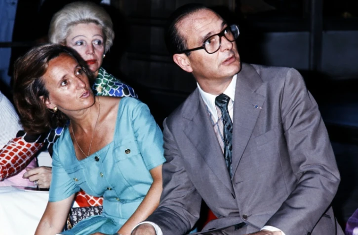 Le Premier ministre Jacques Chirac et son épouse Bernadette visitent le Pavillon d'argent à Kyoto, en août 1976