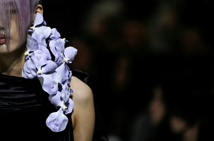 Une mannequin porte une création de Christian Dior lors du défilé Haute Couture Printemps/Été 2026 pour femmes, à Paris, le 26 janvier 2026