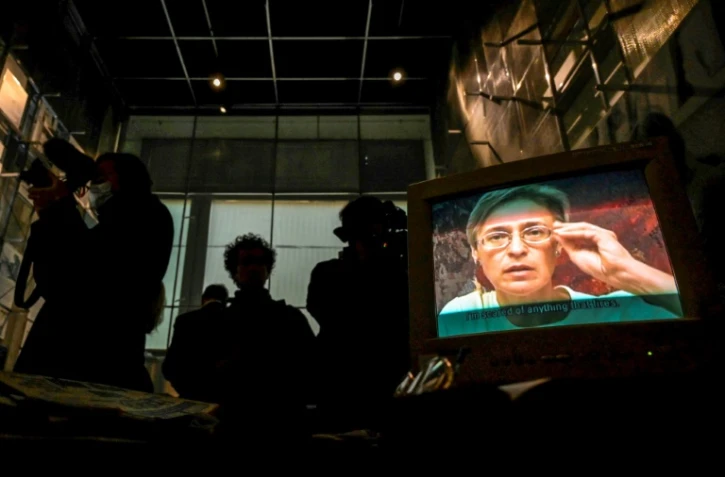 La journaliste russe assassinée en 2006 Anna Politkovaskaïa sur un écran lors d'une commémoration le 7 octobre 2021 au siège de son journal Novaïa Gazeta, à Moscou