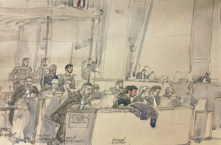 Croquis du tribunal montrant trois des prévenus, lors du procès à Paris de huit personnes accusées d'être impliquées dans l'assassinat du professeur d'histoire-géographie Samuel Paty