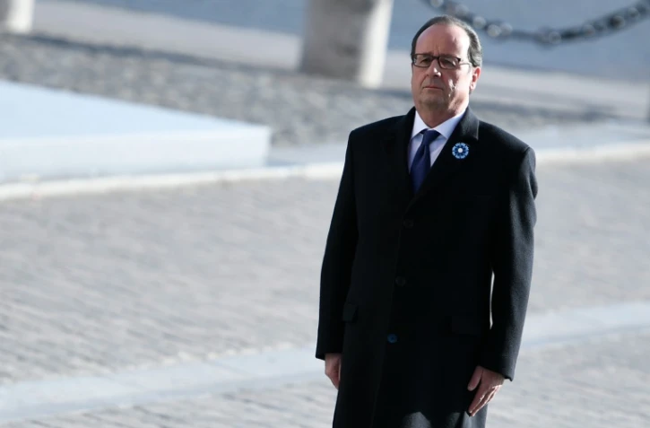 François Hollande sous l'Arc de Triomphe le 11 novembre 2016 à Paris 