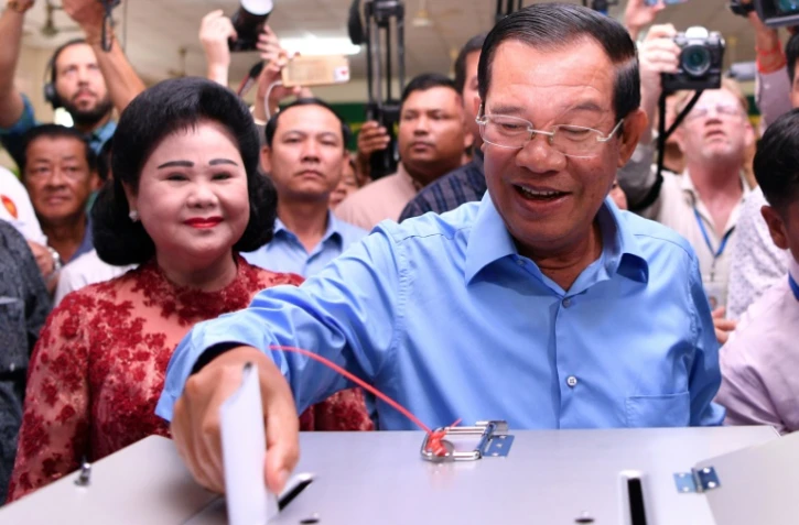 Le Premier ministre cambodgien Hun Sen lors de son vote aux élections législatives le 29 juillet 2018 à Phnom Penh
