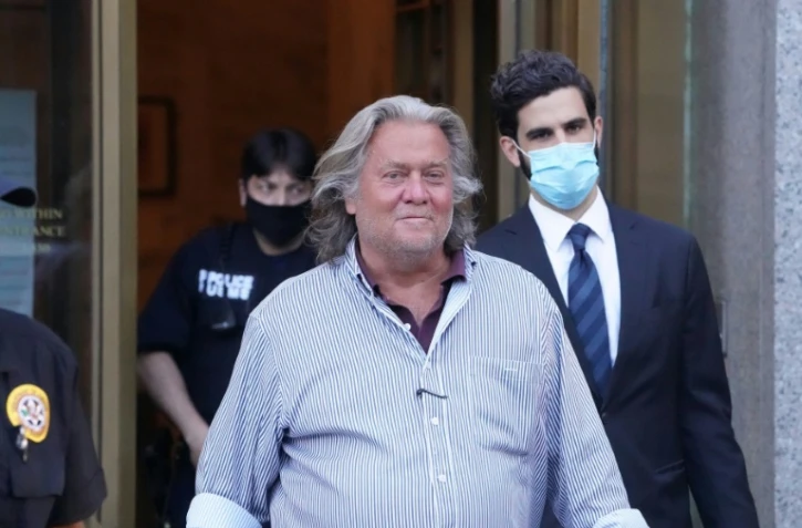 Steve Bannon, ex-conseiller de Donald Trump, à sa sortie du tribunal fédéral de Manhattan le 20 aout, où il a été formellement inculpé de fraude et blanchiment d'argent