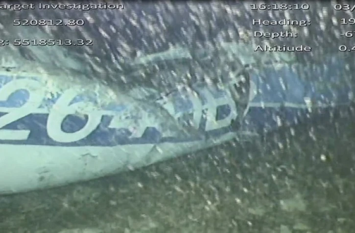 Une partie du fuselage de l'avion transportant Emiliano Sala, dans une vidéo fournie par le Bureau d'enquête britannique sur les accidents aériens