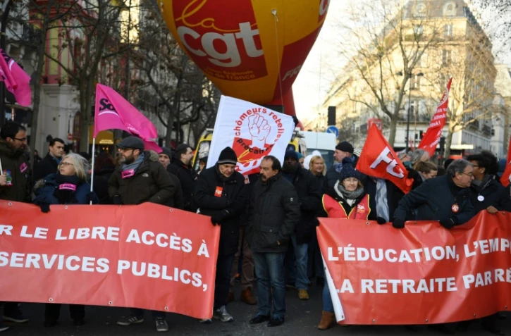 Manifestation contre la hausse du coût de la vie avec le secrétaire général de la CGT, Philippe Martinez (c), le 14 décembre 2018 à Paris