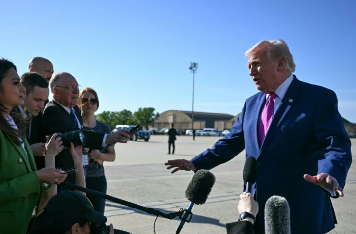Le président américain Donald Trump s'adresse à des journalistes à la base aérienne Andrews, dans l'Etat américain du Maryland, le 10 avril 2026