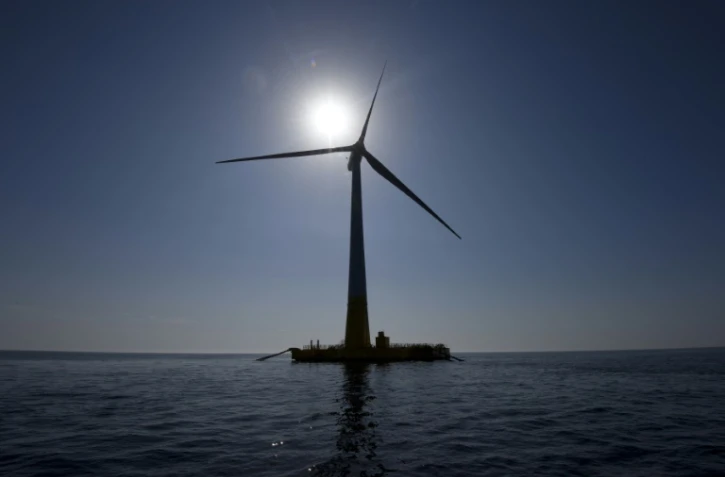 Le prmeière éolienne installée dans les eaux françaises a commencé à produire de l'électricité au large du Croisic (Loire-Atlantique). Photo prise le 28 septembre 2018.