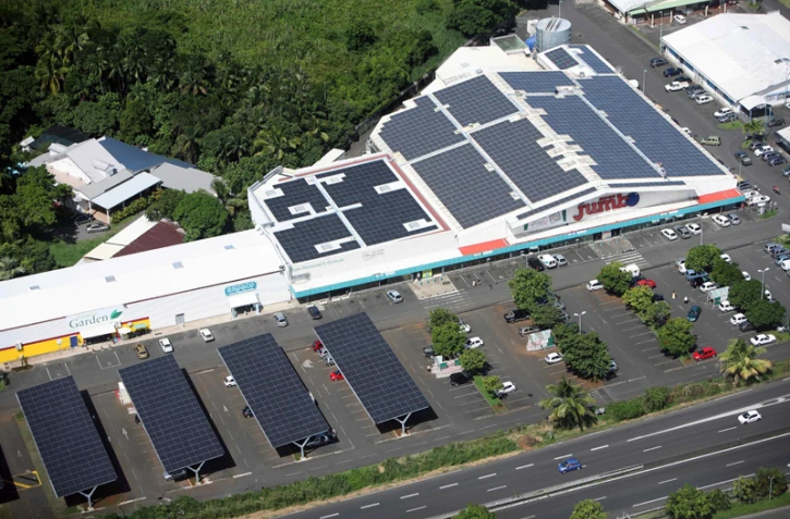 Le Jumbo de Saint-André a été équipé de 2 700 panneau solaires pour une puissance totale de 850 kilowatt-crêtes. (photo D.R.)