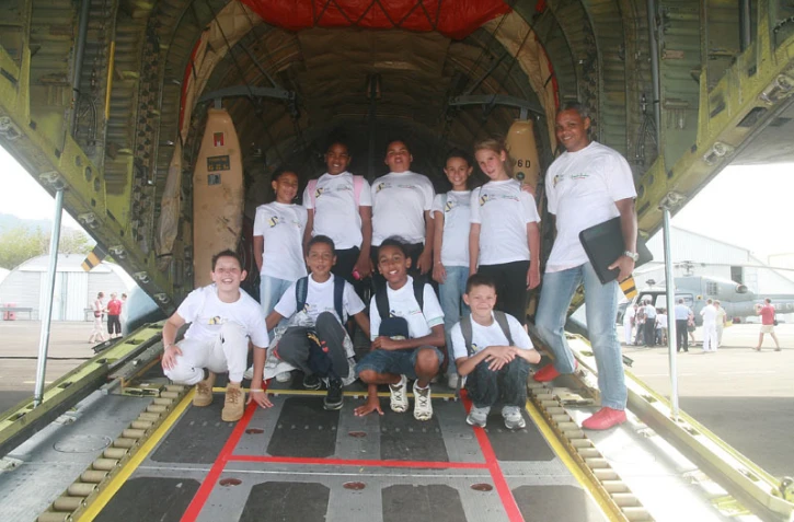 Association 1 000 sourires - Visite du Transall - 2009 (Photo : 1 000 sourires)