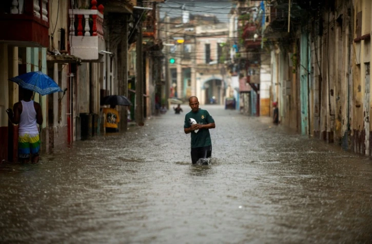 Une rue inondée à La Havane, le 3 juin 2022 à Cuba