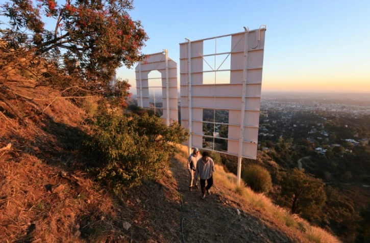 Les lettre d'Hollywood, à  Los Angeles, ont été rénovées pour leur 100e anniversaire 