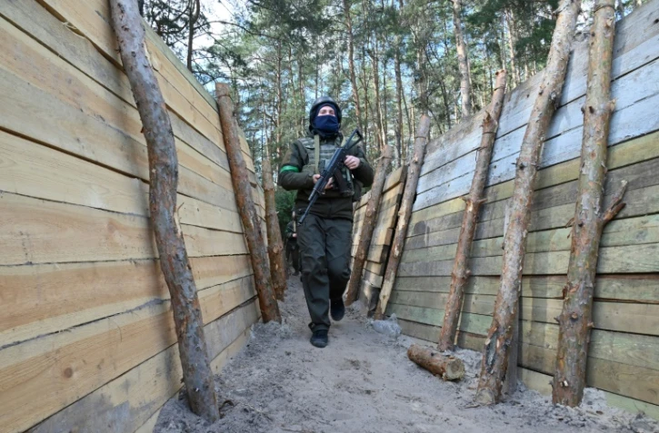 Ukraine : une centaine de civils évacués de l'aciérie bombardée de Marioupol