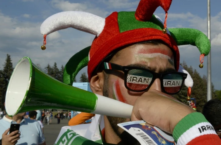 Un supporter iranien avec une vuvuzela avant le match contre le Maroc à Saint-Pétersbourg, le 15 juin 2018