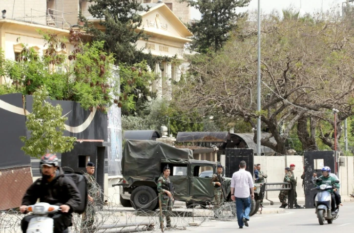 Forces de sécurité devant l'aéroport le 8 avril 2016 à Beyrouth