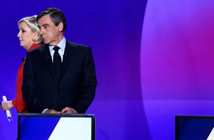 Marine Le Pen (g) et François Fillon, le 20 avril 2017 à Saint-Cloud près de Paris