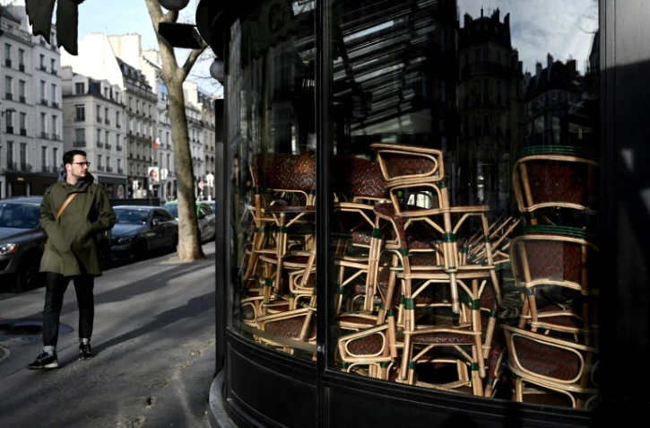 Le secteur du tourisme, cafés, bars et restaurants fermés depuis mi-mars attend avec impatience les modalités de réouverture de ses établissements le 2 juin dans les zones "vertes"