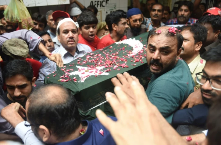 Le cercueil d'Abdul Sattar Edhi est transporté pour ses funérailles, le 9 juillet 2016 à Karachi