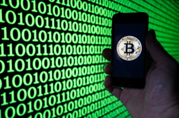 Des failles ont pointé à l'automne, le bitcoin baissant progressivement jusqu'à tomber sous les 90.000 dollars en novembre, plus bas qu'en janvier.