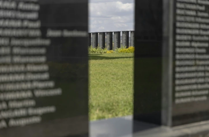 Murs de noms de victimes du génocide des Tutsi au mémorial Murambi de Nyamagabe, au Rwanda, le 12 mars 2024