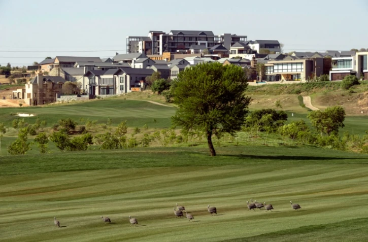Vue générale de la ville de Steyn city, luxueux havre de paix, situé près de Johannesburg et surtout d'un immense bidonville, le 6 octobre 2015