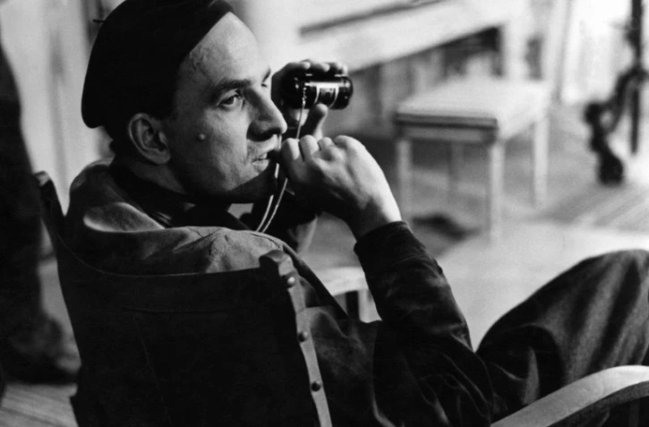Le cinéaste suédois Ingmar Bergman lors d'un tournage au début des années 1960