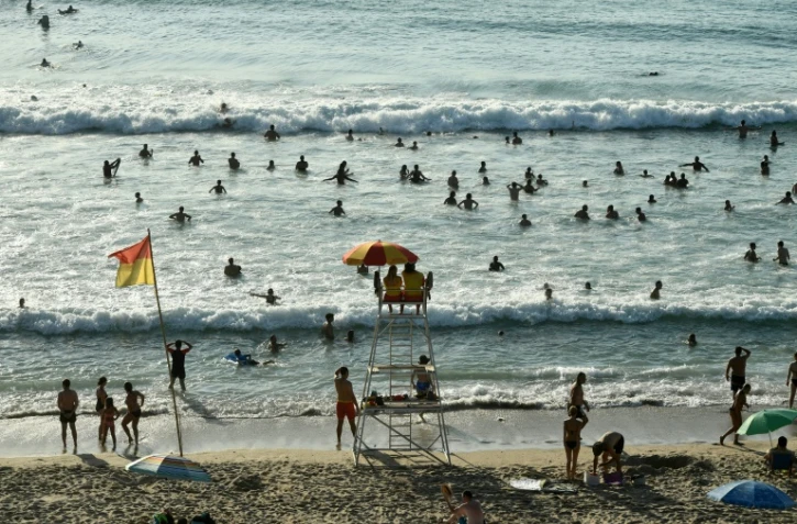 Plage de Biarritz (Pyrénées-Atlantiques) le 23 août 2023. 30 à 35 degrés sont attendus dans le sud-ouest le 1er octobre 2023