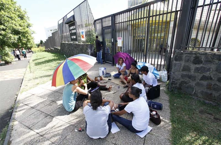 Mardi 13 Avril 2010

Les enseignants stagiaires devant le rectorat