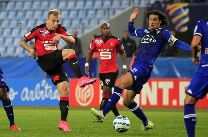 L'attaquant rennais Kamil Grosicki (f) face au défenseur bastiais François-Joseph Modesto, le 27 octobre 2015 à Bastia