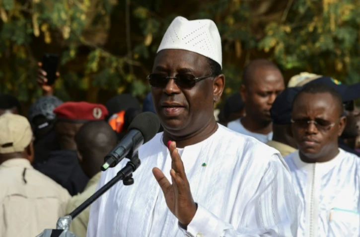 Le président sortant Macky Sall s'exprime après avoir voté, le 24 février 2019 à Fatick (centre du Sénégal)