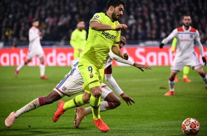 L'attaquant uruguayen de Barcelone, Luis Suarez (c), lors du 8e de finale aller de la Ligue des champions à Lyon, le 19 février 2019